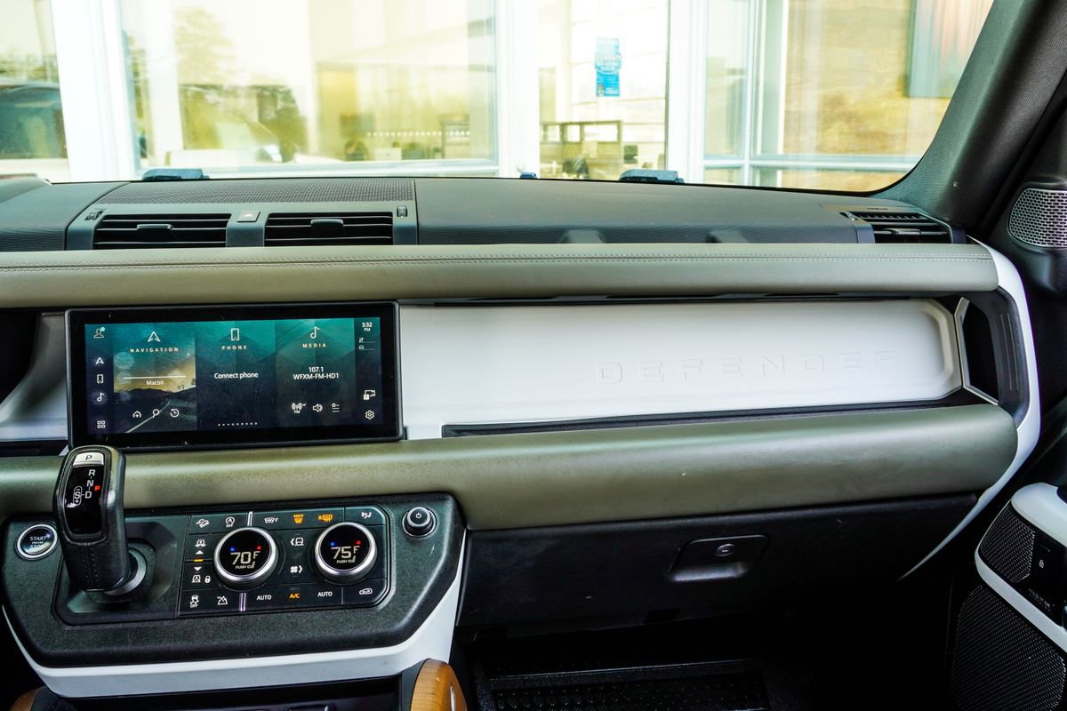 Used 2021 Land Rover Defender 110 X-Dynamic HSE image 18