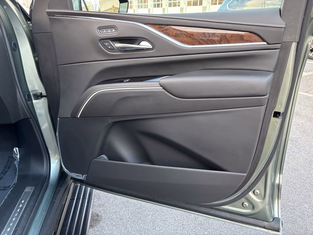 Used 2023 Cadillac Escalade Sport Platinum w/ LPO, ONYX Package image 39