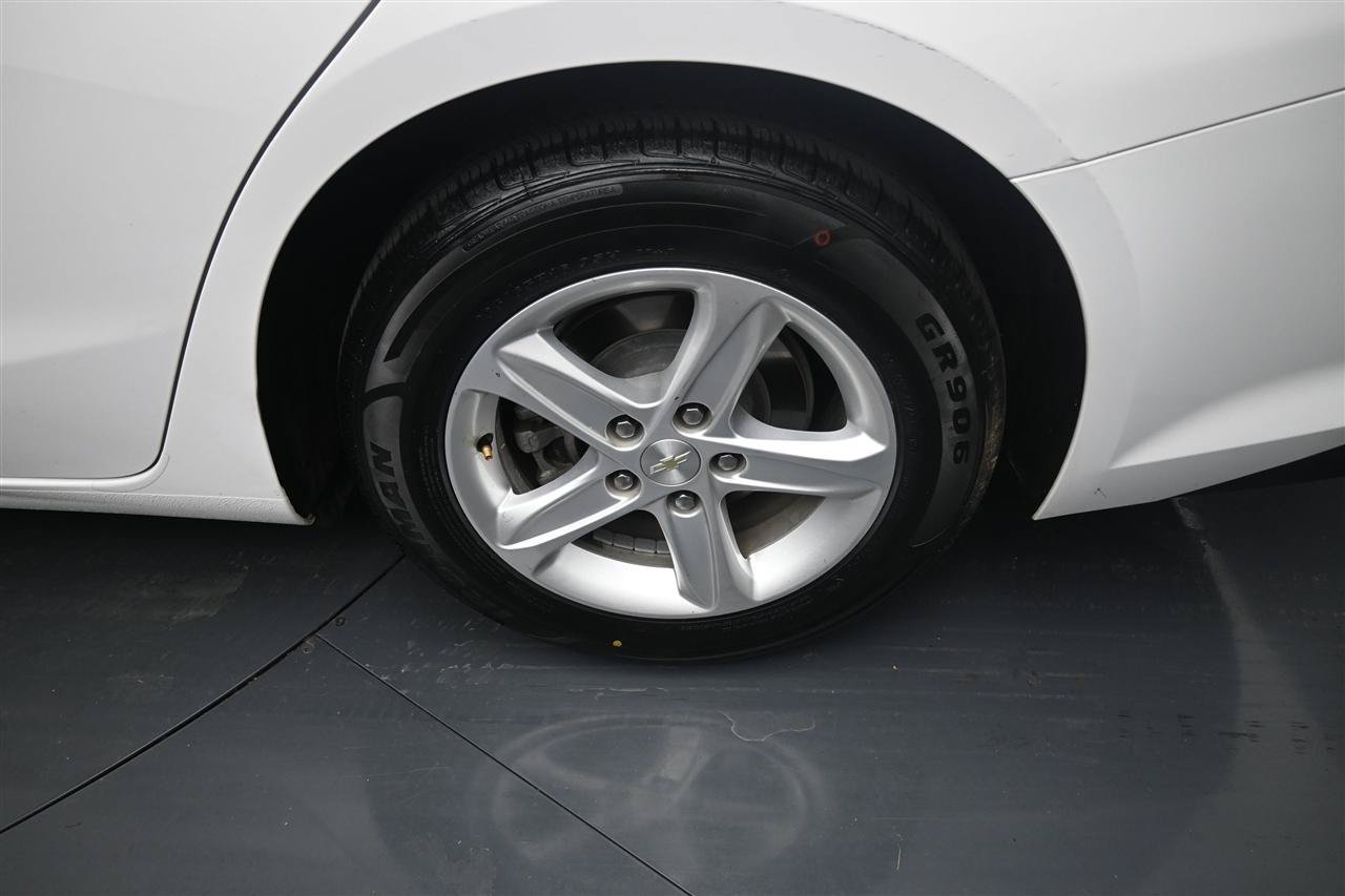Used 2020 Chevrolet Malibu LS FWD image 17