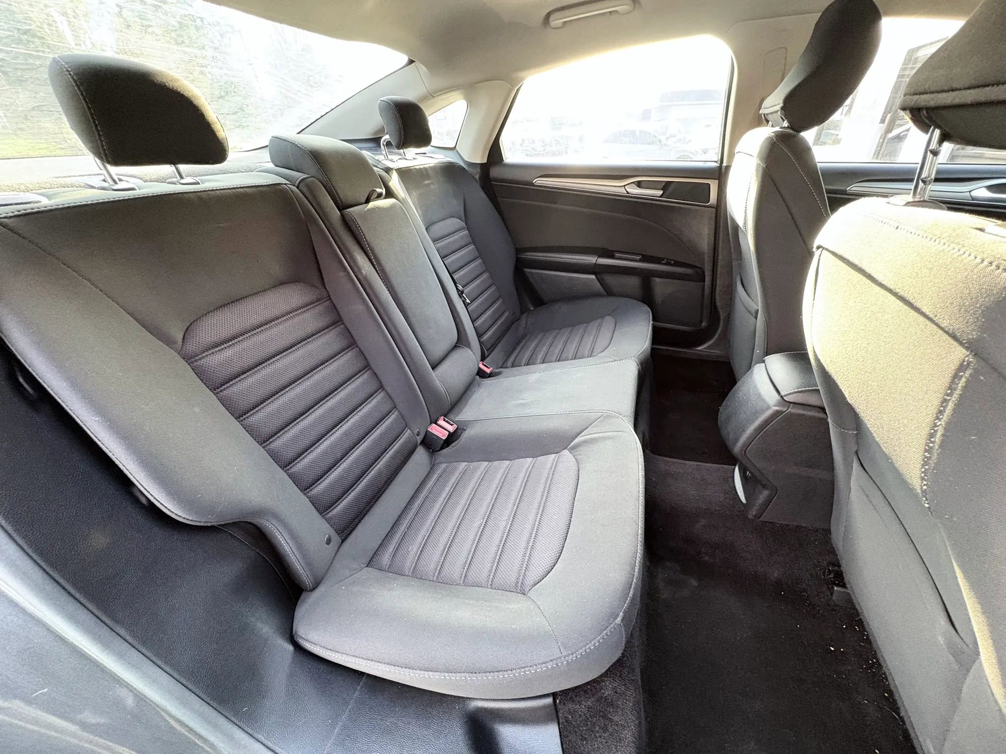 Used 2017 Ford Fusion SE image 19