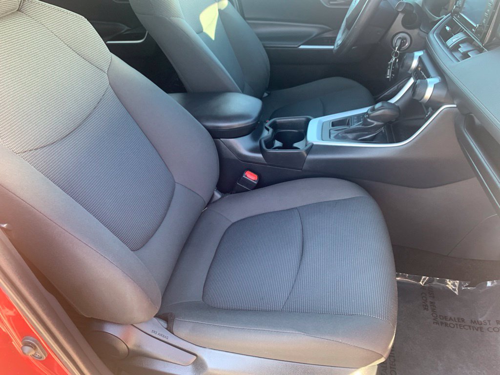 Used 2021 Toyota RAV4 LE AWD/4WD image 19