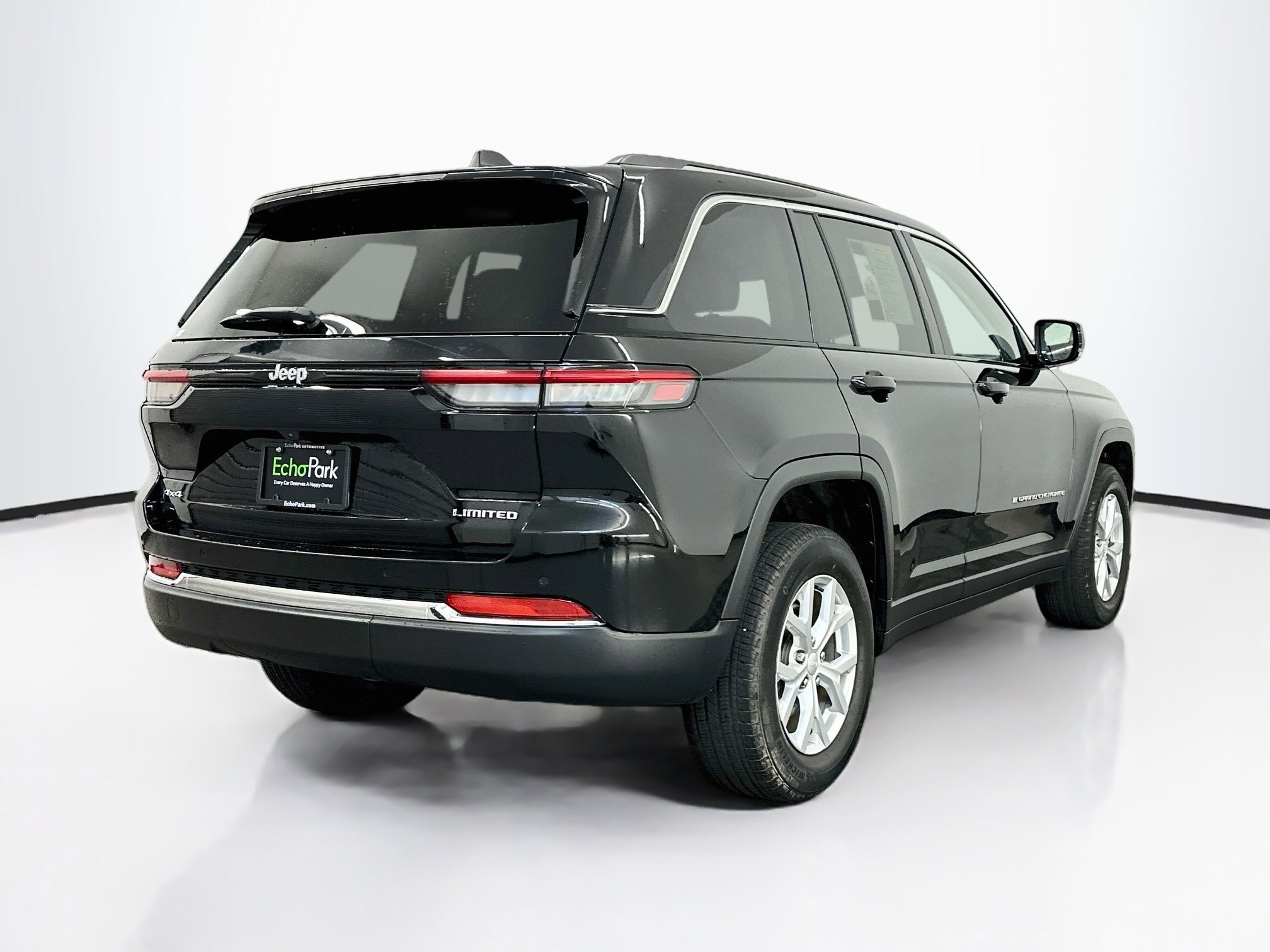 Used 2023 Jeep Grand Cherokee Limited AWD/4WD image 9