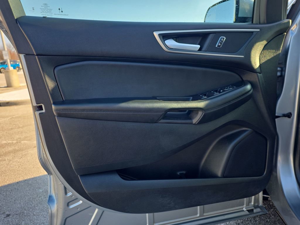 Used 2024 Ford Edge SEL w/ Convenience Package image 17