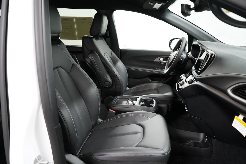 New 2027 Chrysler Pacifica Select FWD image 27