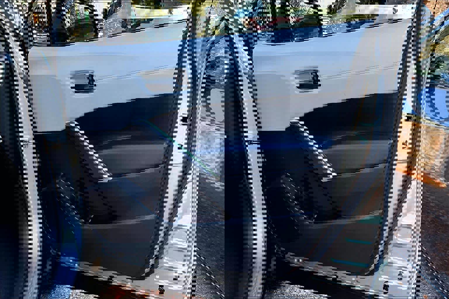 Used 2023 Toyota Corolla Cross L image 27