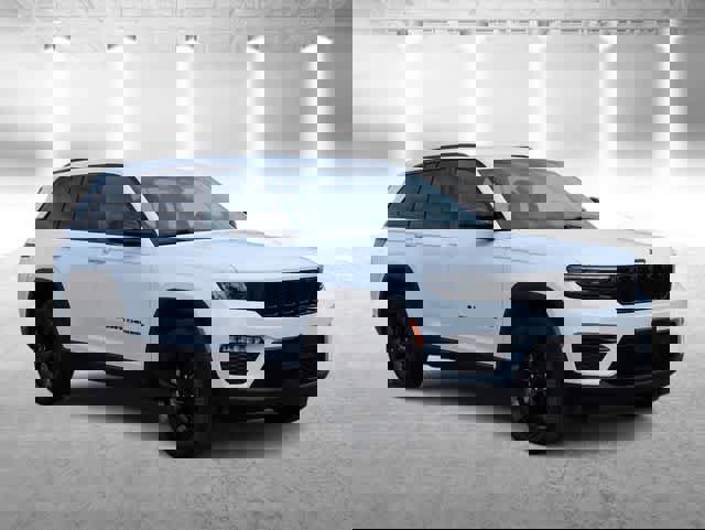 Used 2023 Jeep Grand Cherokee Limited w/ Black Appearance Package image 2