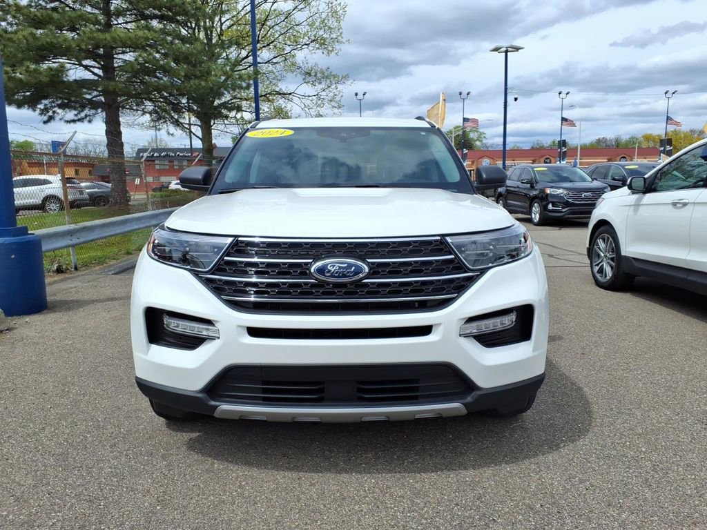 Used 2024 Ford Explorer XLT w/ Equipment Group 202A AWD/4WD image 2