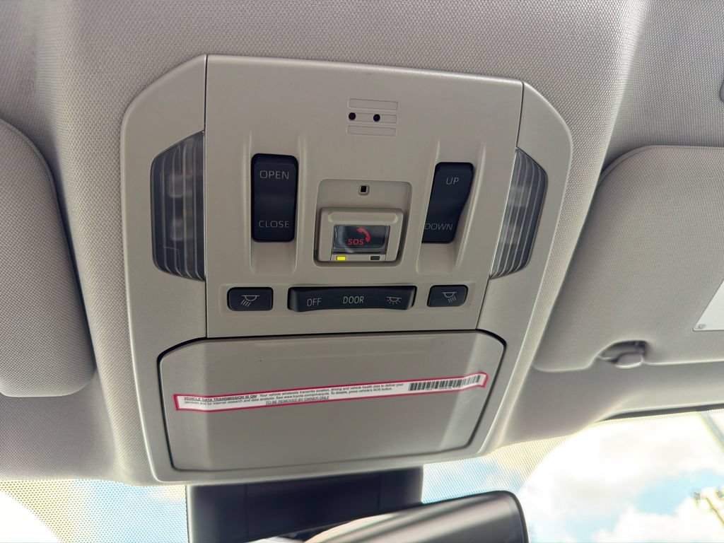 Used 2023 Toyota Highlander XLE FWD image 32
