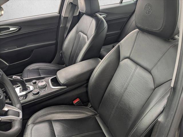 Used 2020 Alfa Romeo Giulia image 14