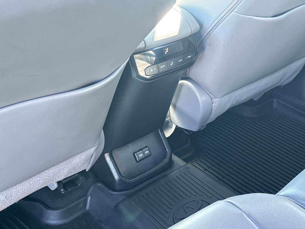 Used 2022 Toyota Highlander XLE image 37