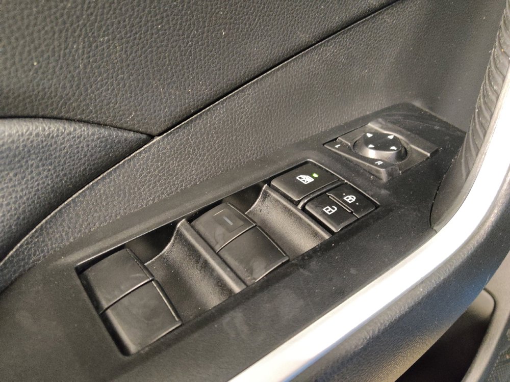 Used 2020 Toyota RAV4 LE image 27