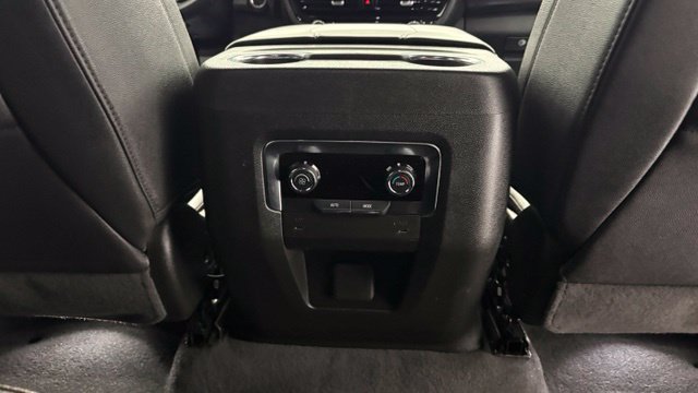 Used 2025 Chevrolet Suburban Z71 AWD/4WD image 34