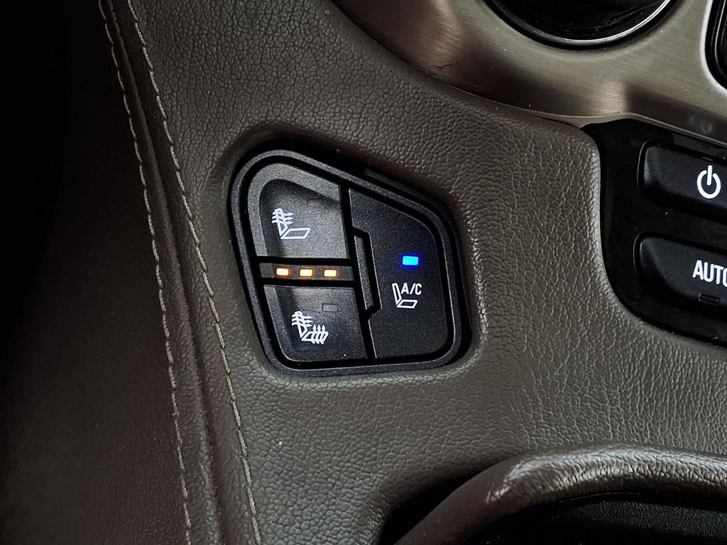 Used 2015 GMC Yukon XL Denali w/ Open Road Package AWD/4WD image 13