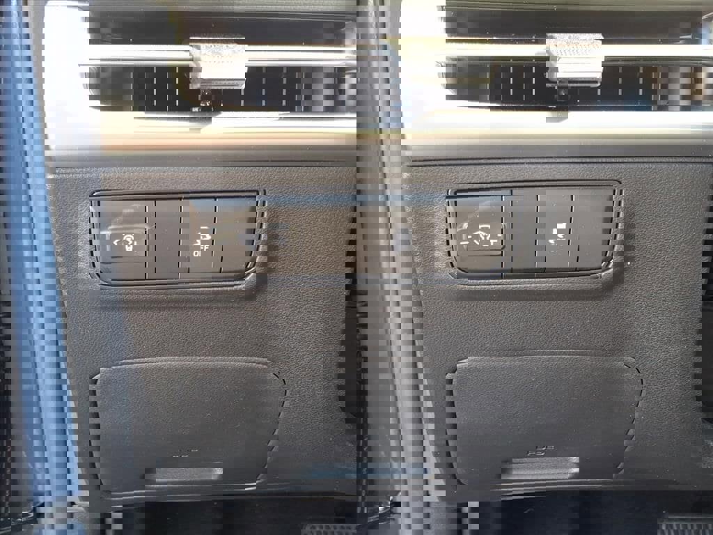 Used 2025 Hyundai Tucson SE image 15