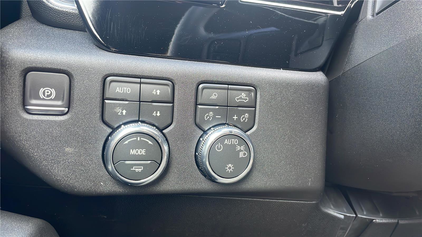 New 2026 GMC Sierra 1500 SLE image 13