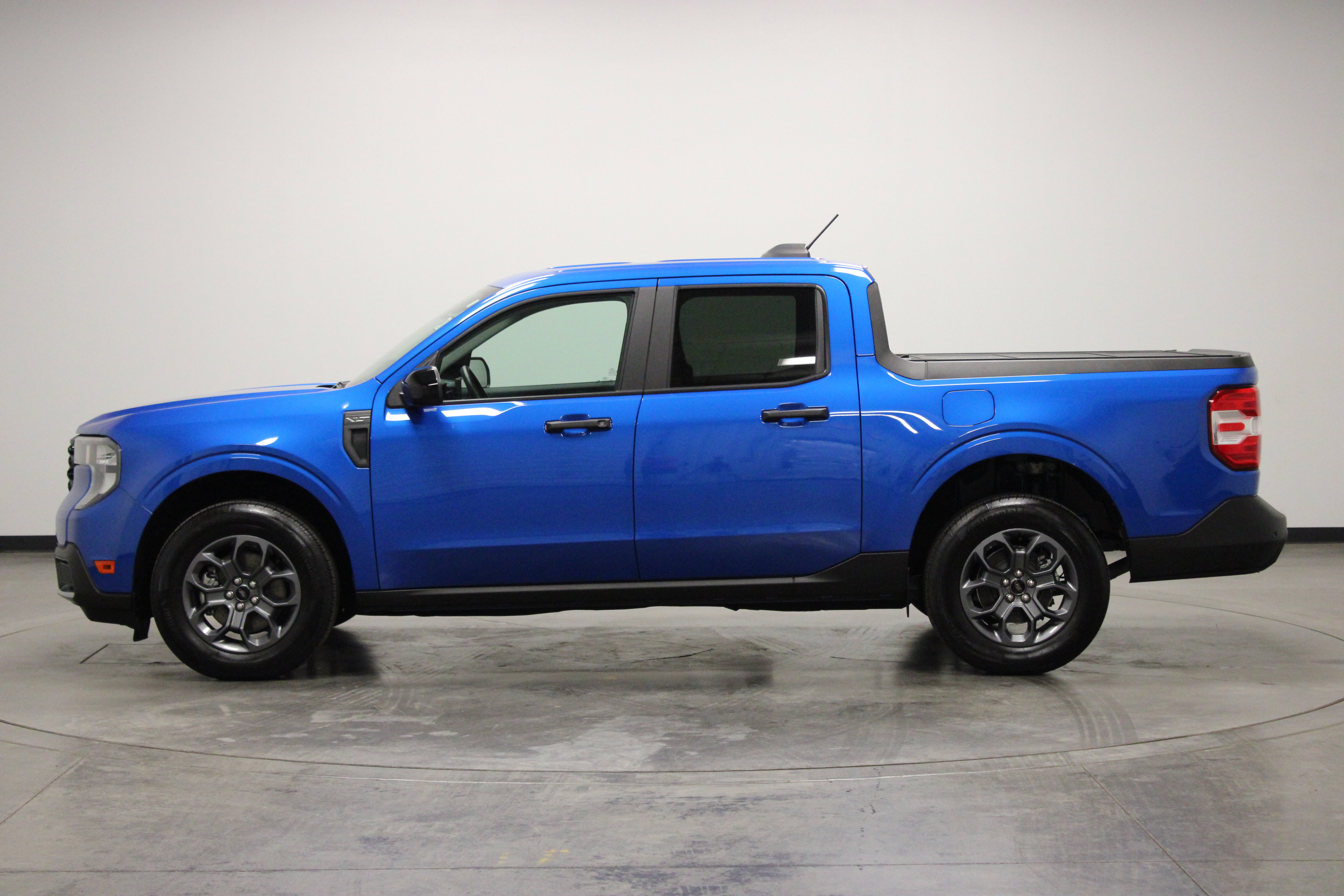Used 2025 Ford Maverick XLT AWD/4WD image 5