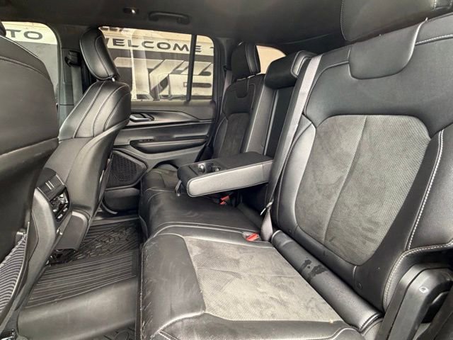 Used 2025 Jeep Grand Cherokee Altitude AWD/4WD image 17
