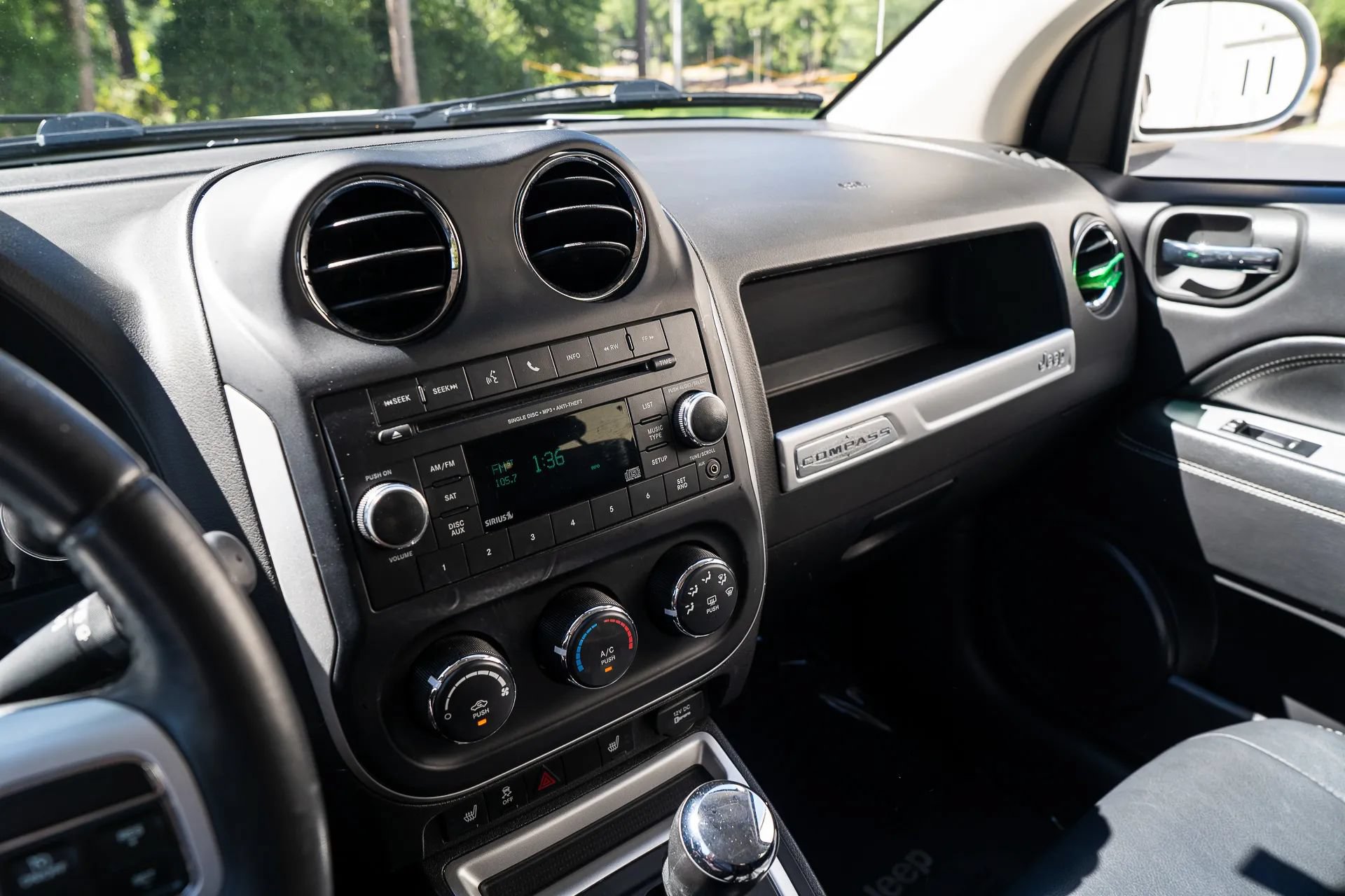 Used 2017 Jeep Compass Latitude FWD image 25