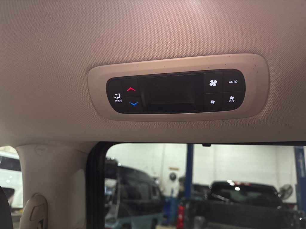 Used 2020 Chrysler Pacifica Touring-L image 34