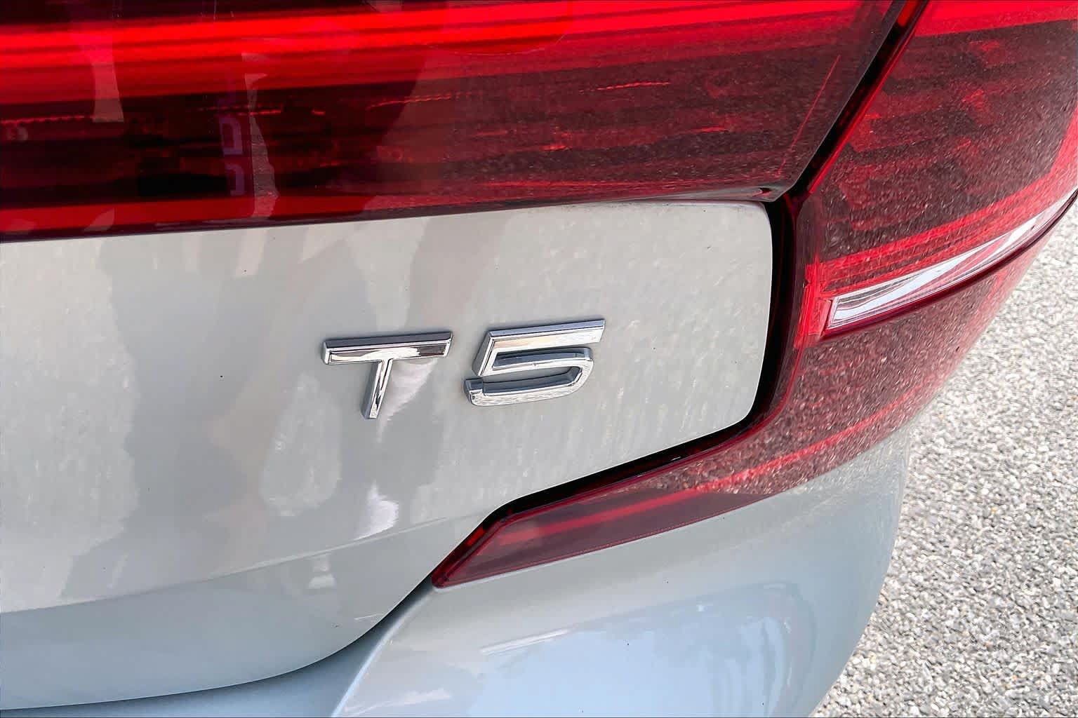 Used 2020 Volvo S60 T5 Momentum FWD image 9