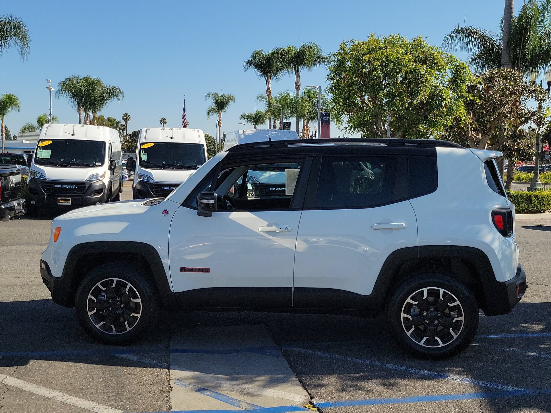 Certified 2023 Jeep Renegade Trailhawk AWD/4WD image 22