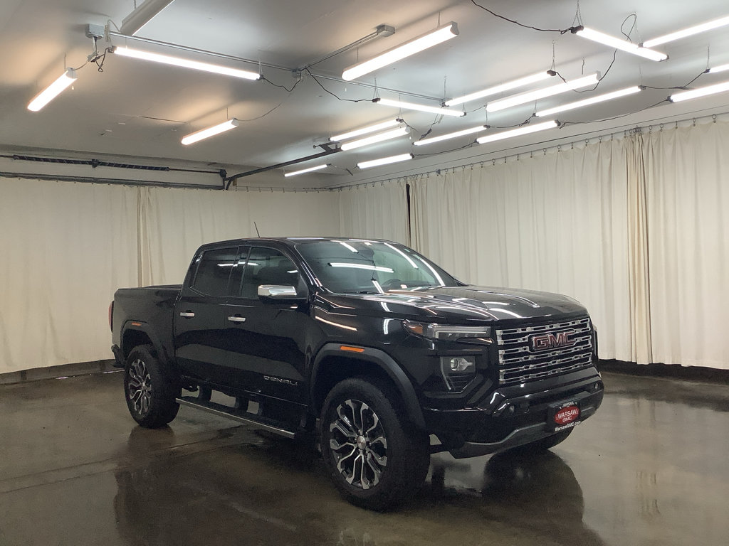 Used 2024 GMC Canyon Denali AWD/4WD image 3