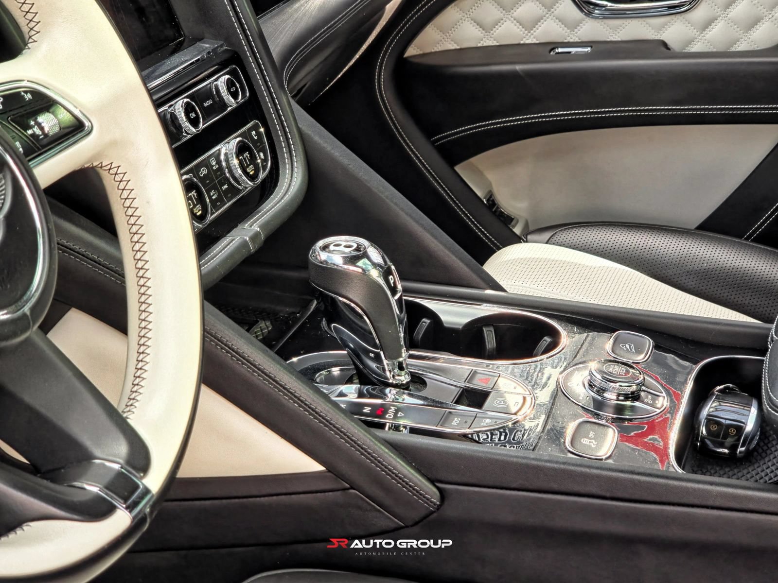 Used 2021 Bentley Bentayga AWD/4WD image 40