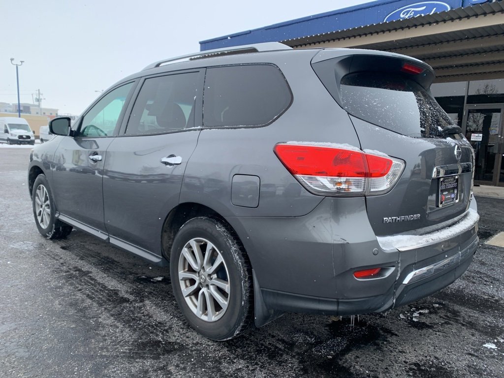 Used 2016 Nissan Pathfinder SV image 5