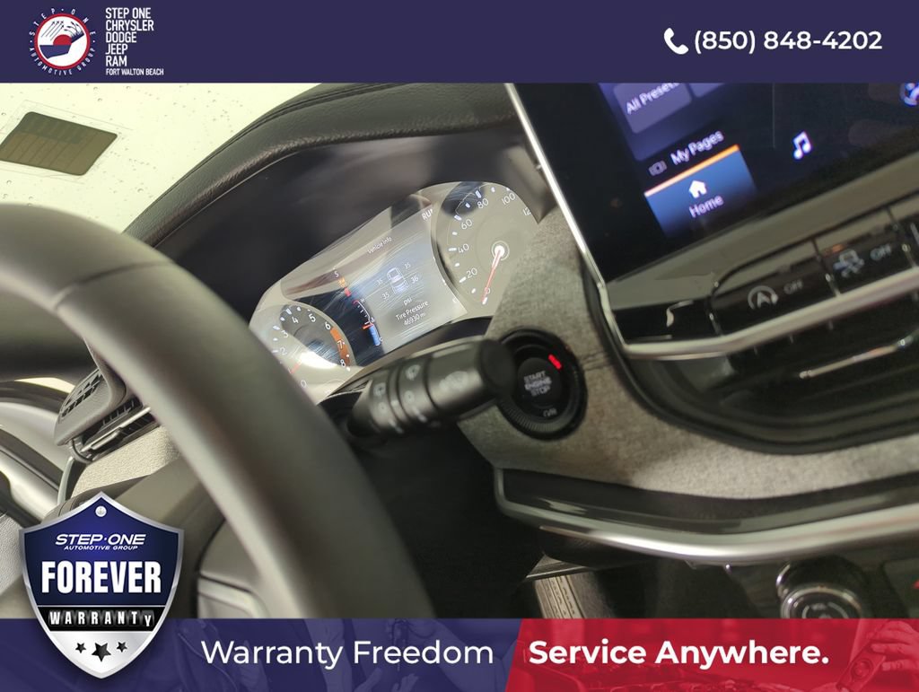 Used 2024 Jeep Compass Latitude AWD/4WD image 23