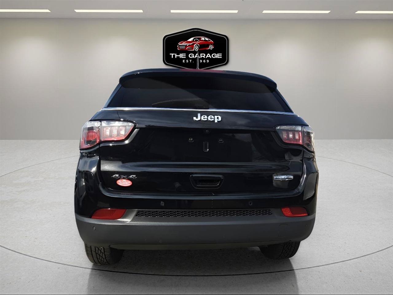 Used 2018 Jeep Compass Latitude w/ Popular Equipment Group AWD/4WD image 5