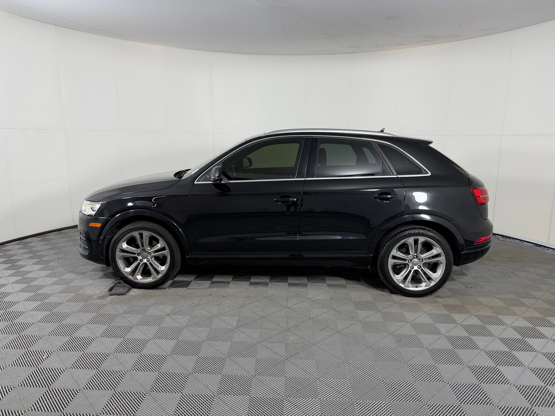 Used 2016 Audi Q3 2.0T Premium Plus w/ Technology Package AWD/4WD image 2