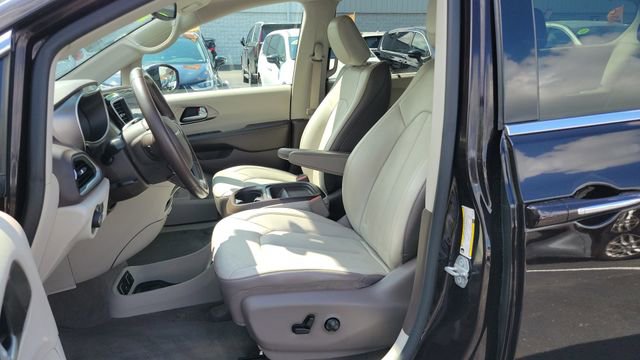 Certified 2018 Chrysler Pacifica Touring-L FWD image 8