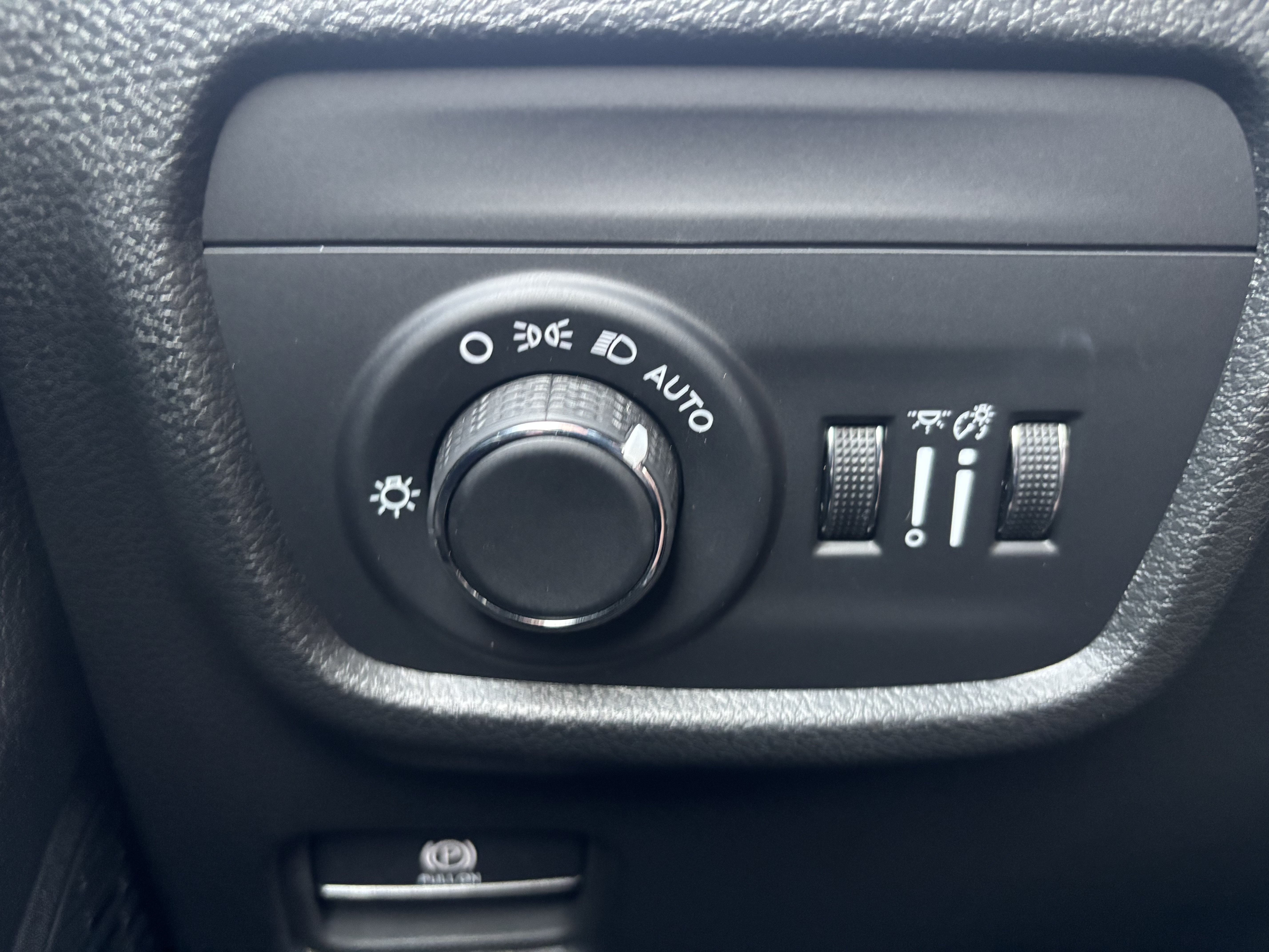Used 2025 Jeep Grand Cherokee L Laredo RWD image 21
