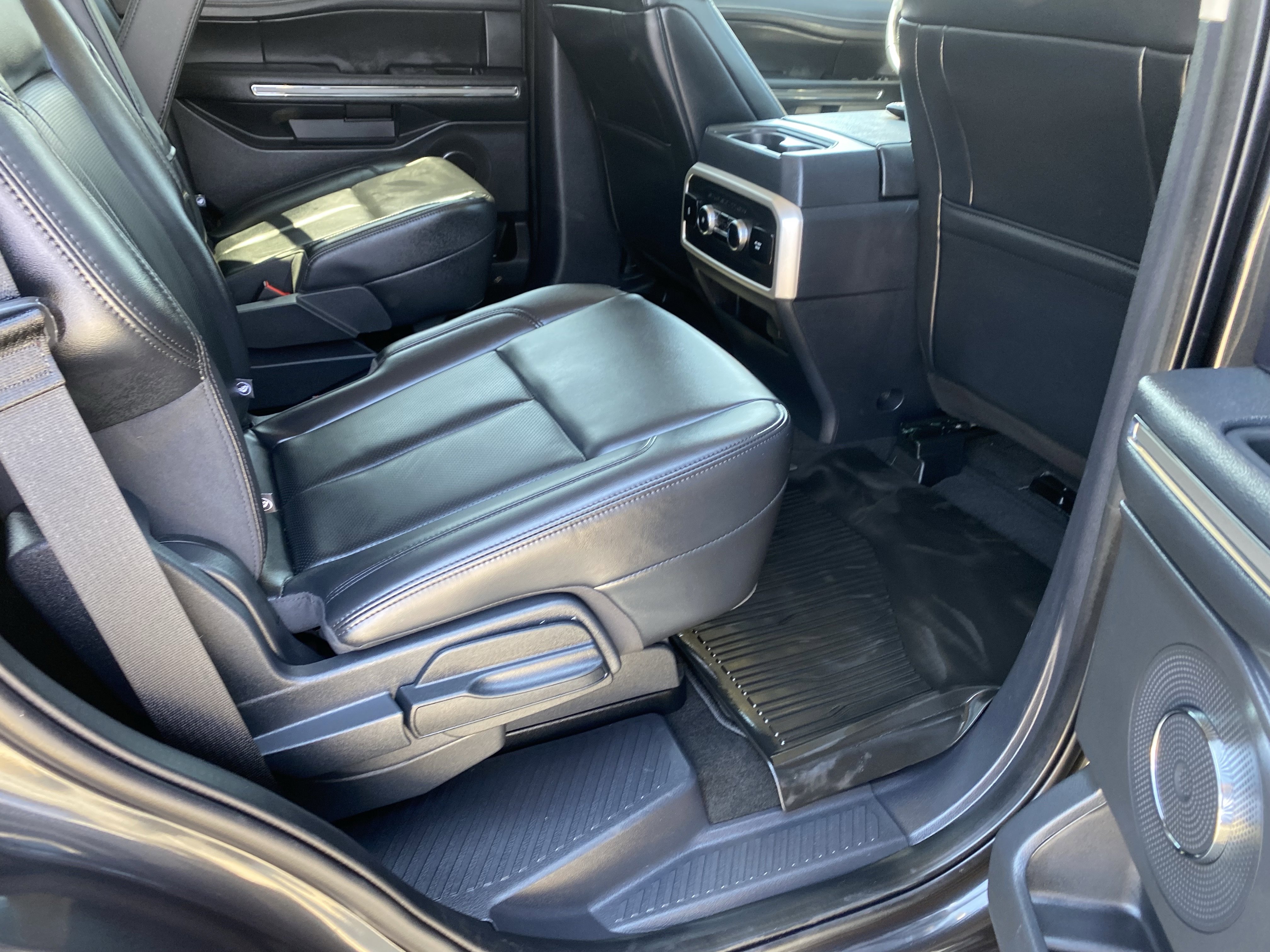 Used 2024 Ford Expedition XLT image 11