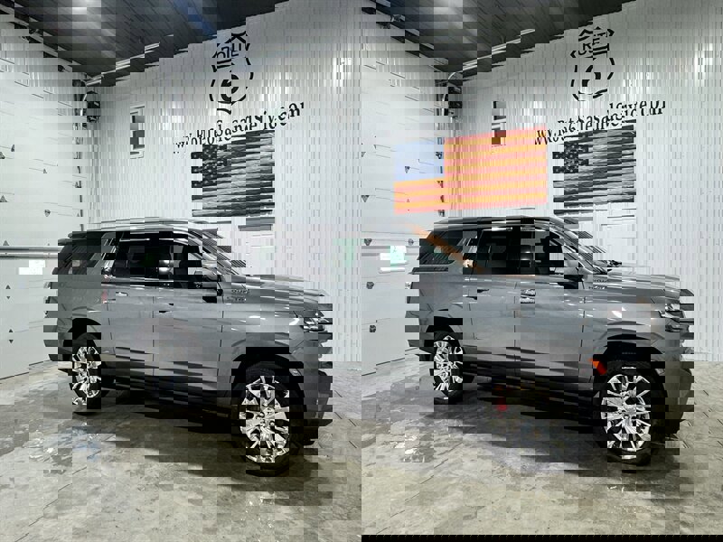 Used 2021 Chevrolet Suburban High Country w/ Premium Package image 2