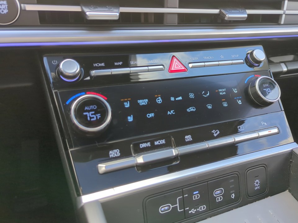 Used 2025 Hyundai Santa Fe Limited image 27