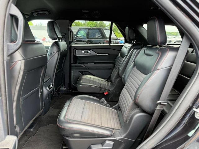 Used 2025 Ford Explorer ST-Line AWD/4WD image 17