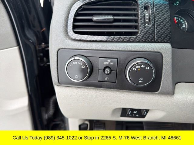 Used 2013 Chevrolet Avalanche LT image 24