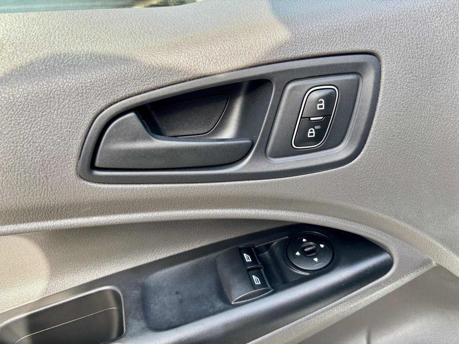 Used 2020 Ford Transit Connect XL FWD image 18