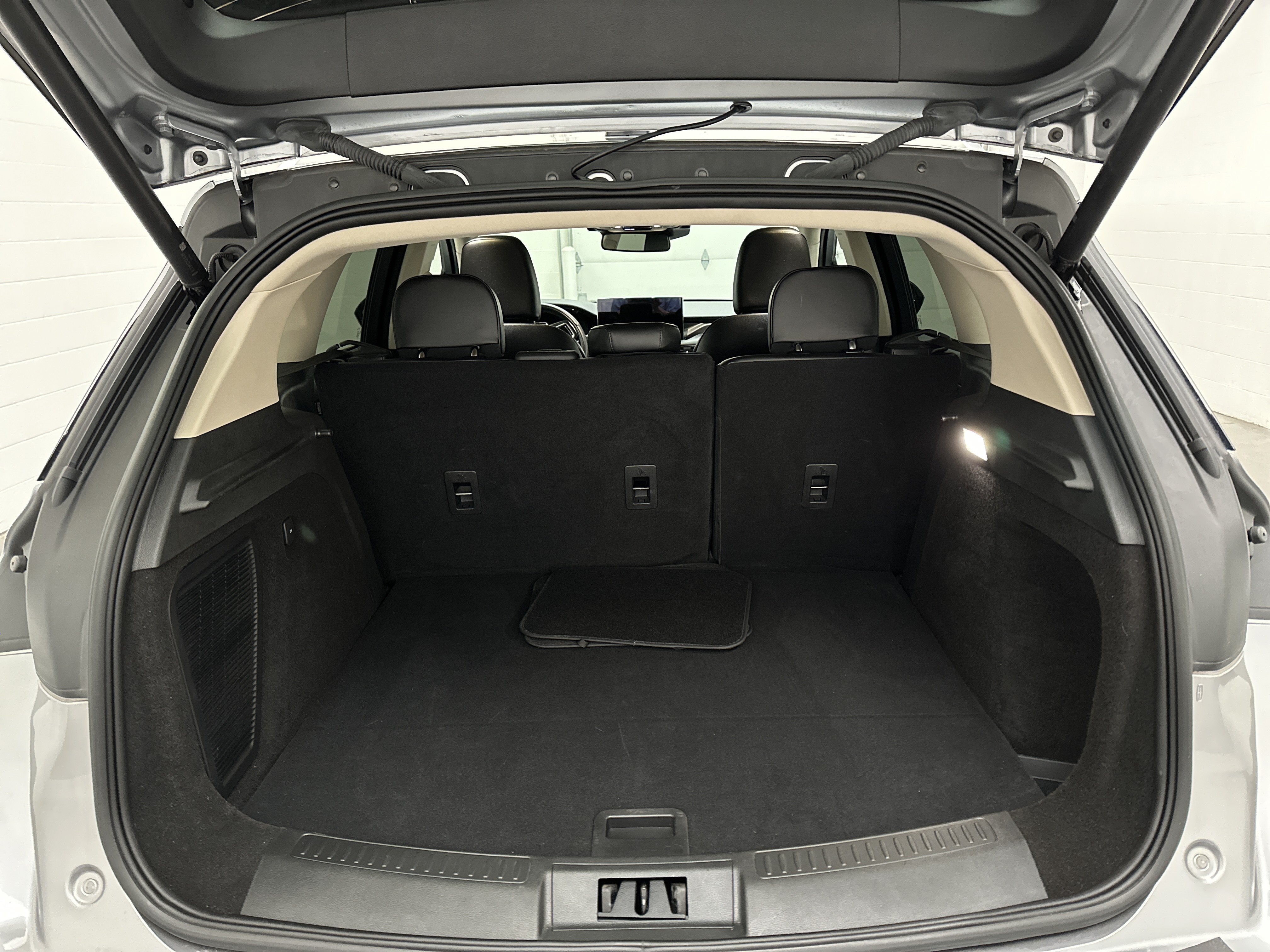 Used 2023 Lincoln Corsair Reserve AWD/4WD image 13