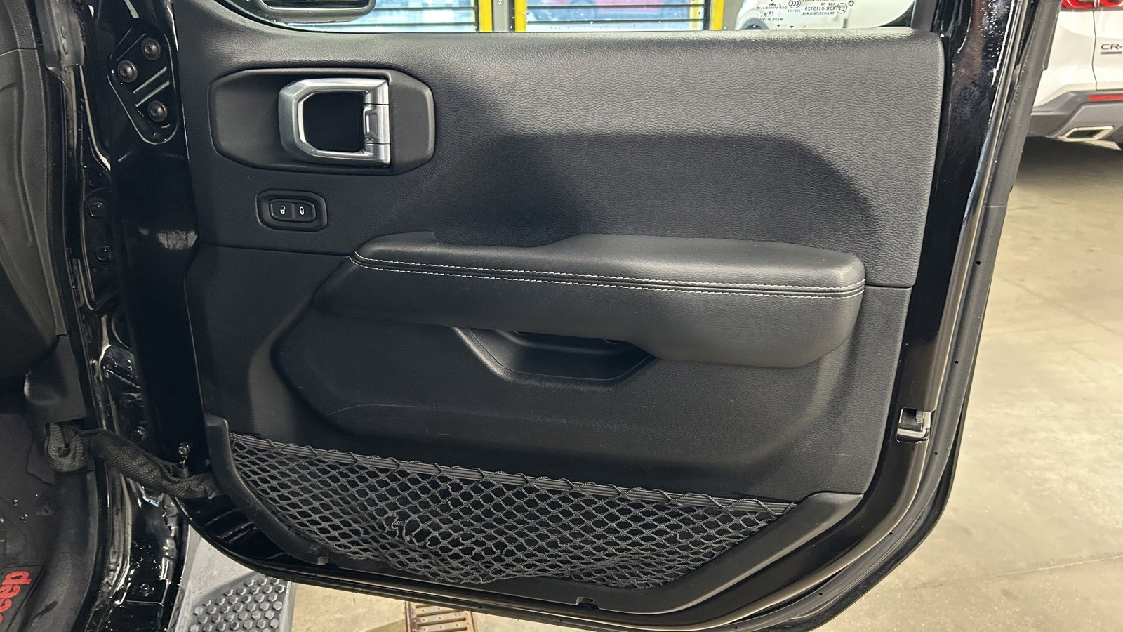 Used 2018 Jeep Wrangler Unlimited Sahara AWD/4WD image 18