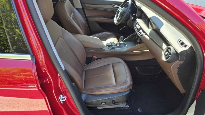 Used 2019 Alfa Romeo Stelvio Ti AWD/4WD image 17