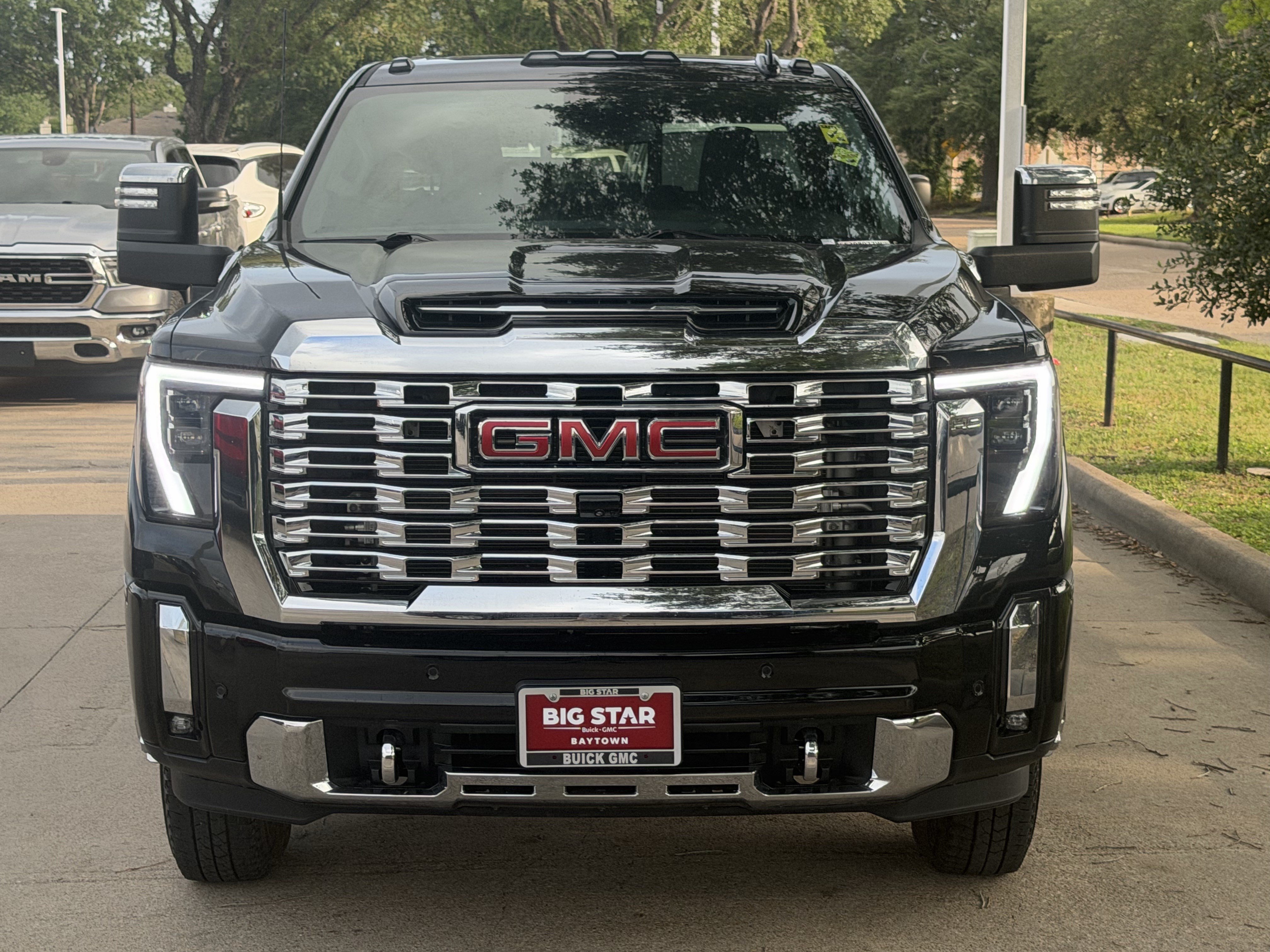 Used 2025 GMC Sierra 3500 Denali AWD/4WD image 7