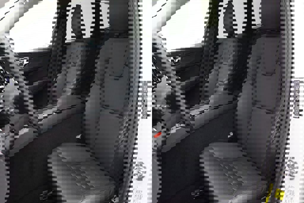 Used 2025 Volvo XC60 B5 Core image 17