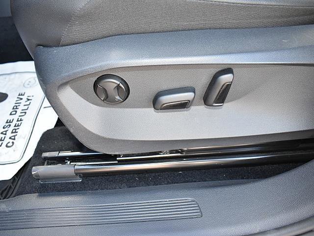 Used 2022 Volkswagen Tiguan SE image 11