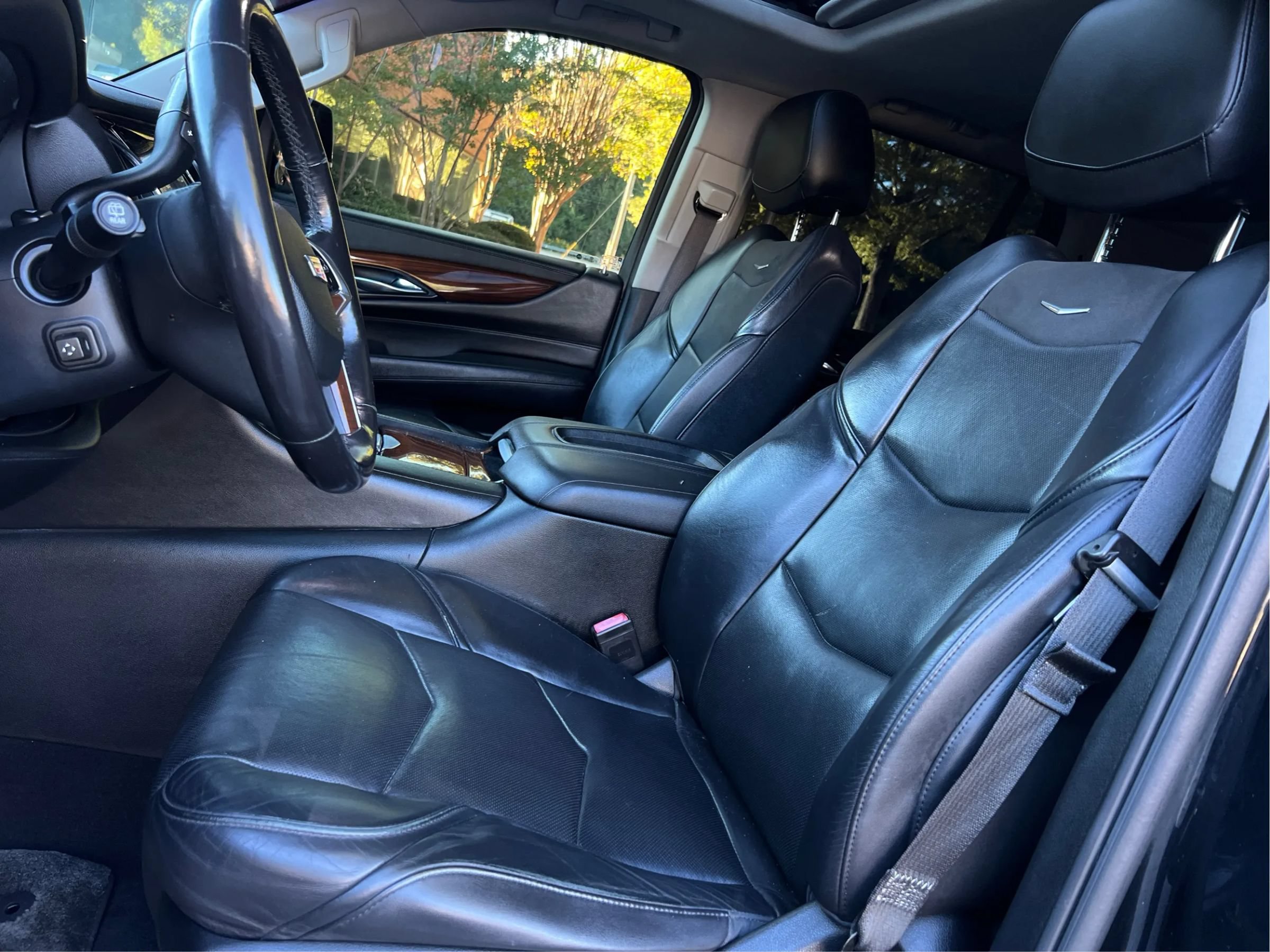 Used 2018 Cadillac Escalade Luxury AWD/4WD image 9