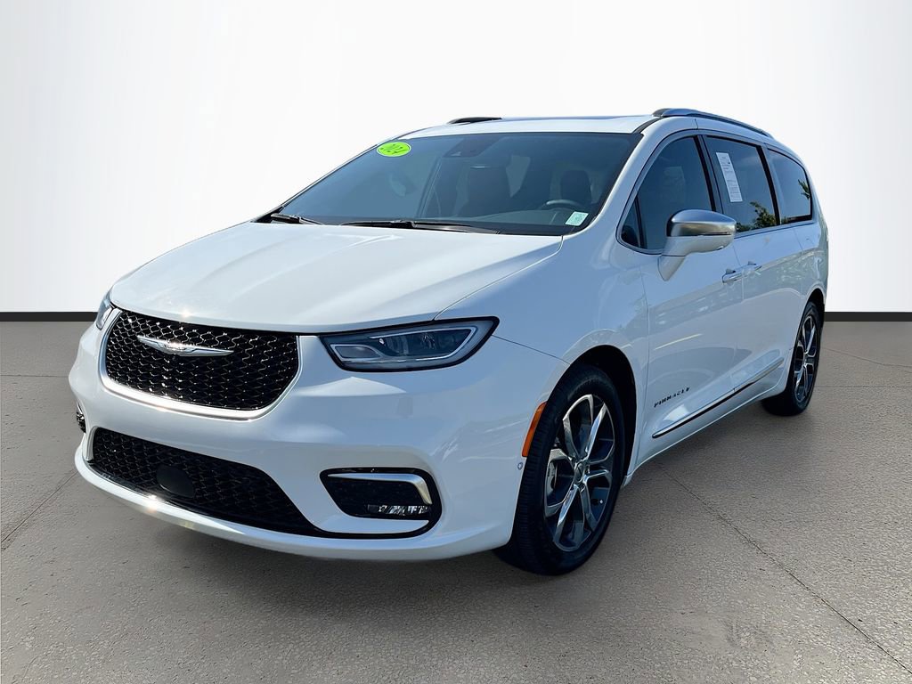 Certified 2024 Chrysler Pacifica Pinnacle FWD image 3
