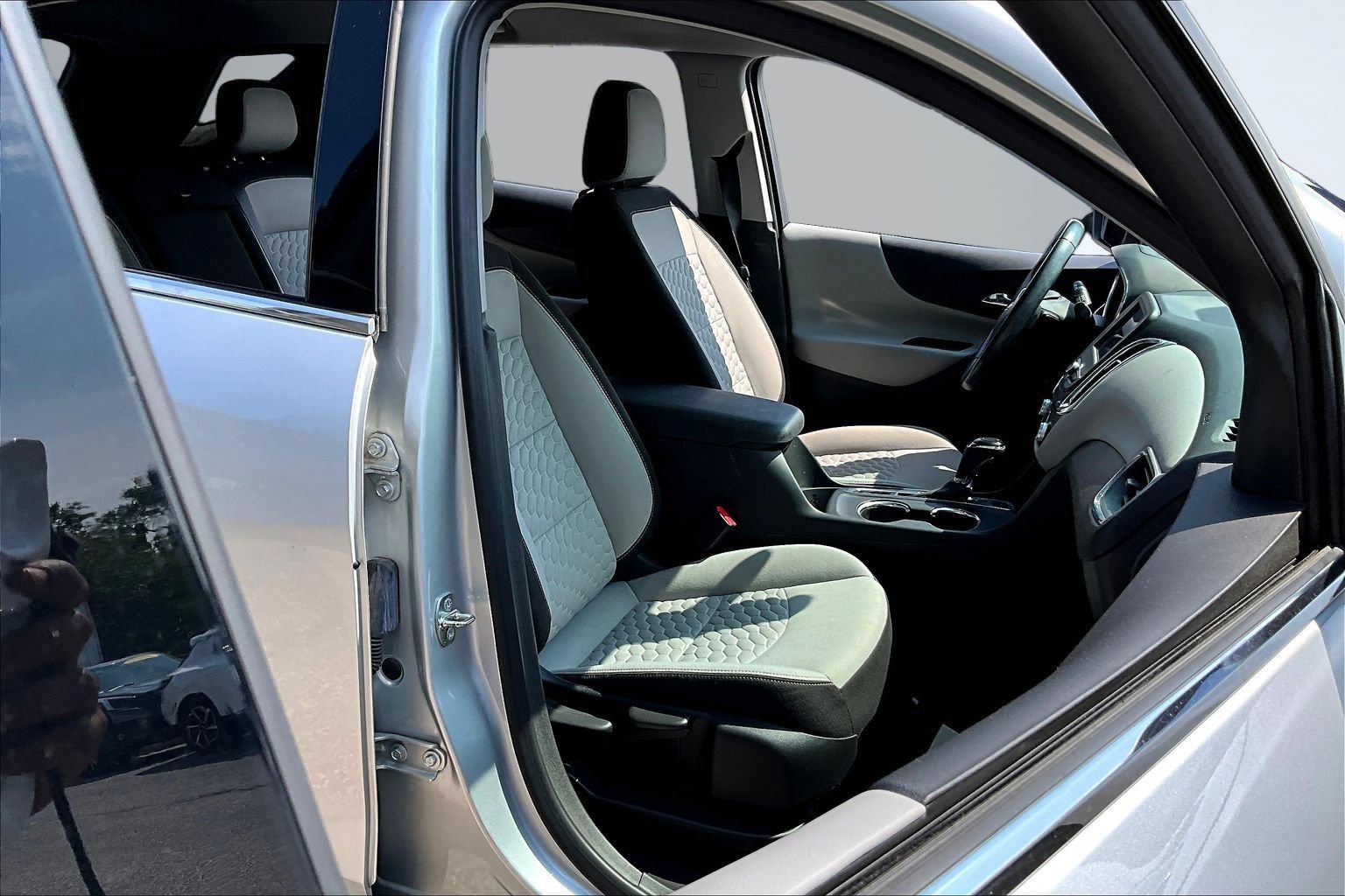 Used 2020 Chevrolet Equinox LT w/ Driver Convenience Package AWD/4WD image 26