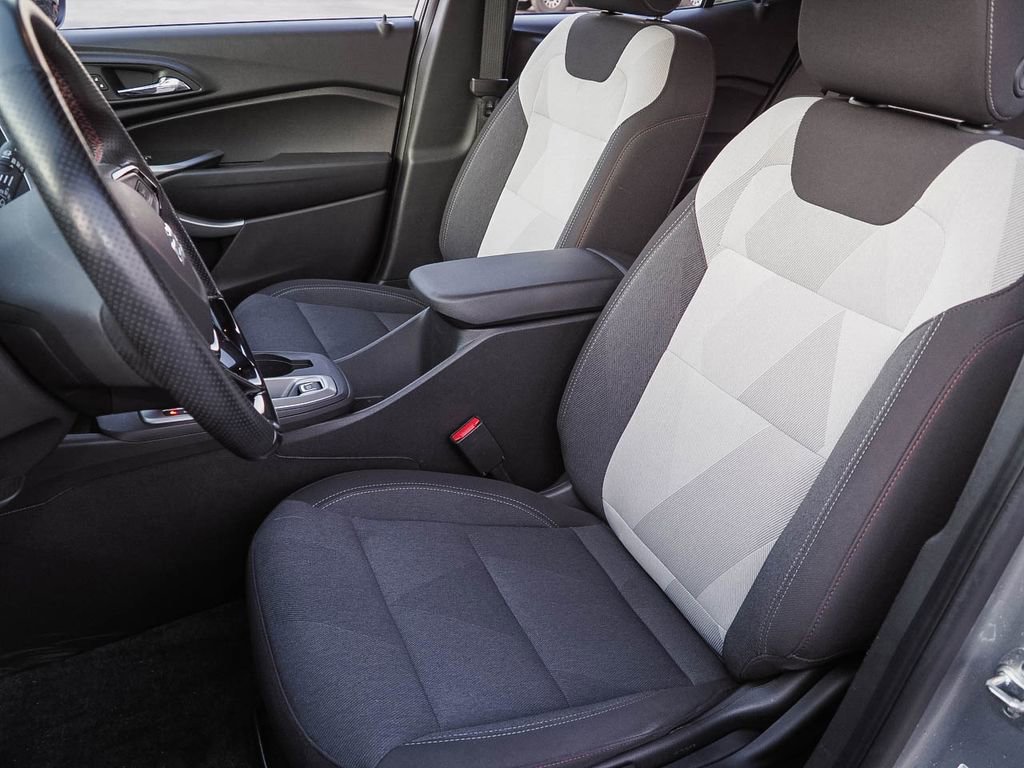 Used 2024 Chevrolet Trax RS w/ Driver Confidence Package image 22