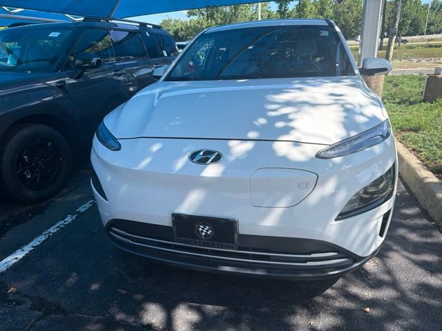 Used 2023 Hyundai Kona SE FWD image 2